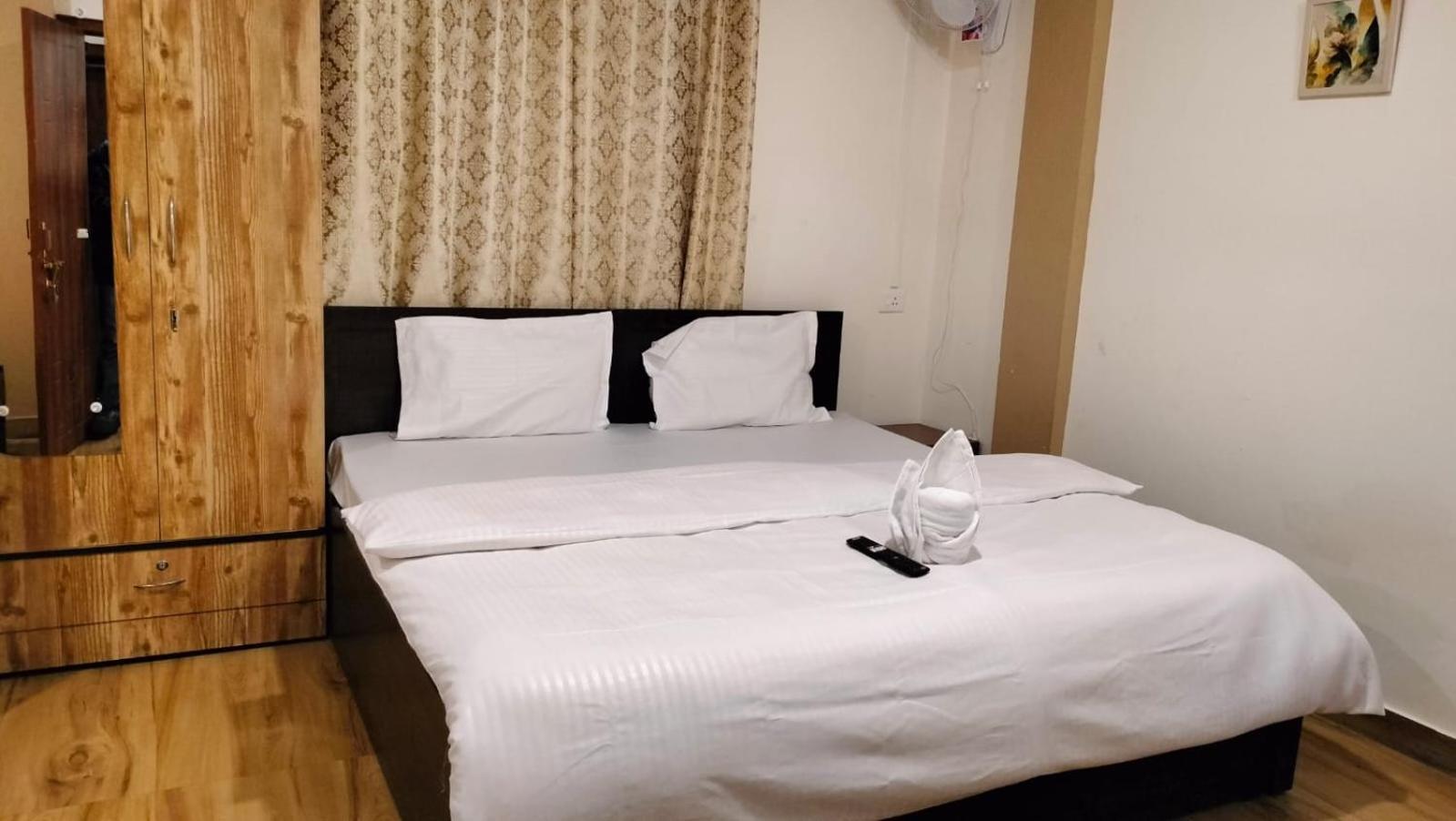 Aroma Inn 실롱 외부 사진