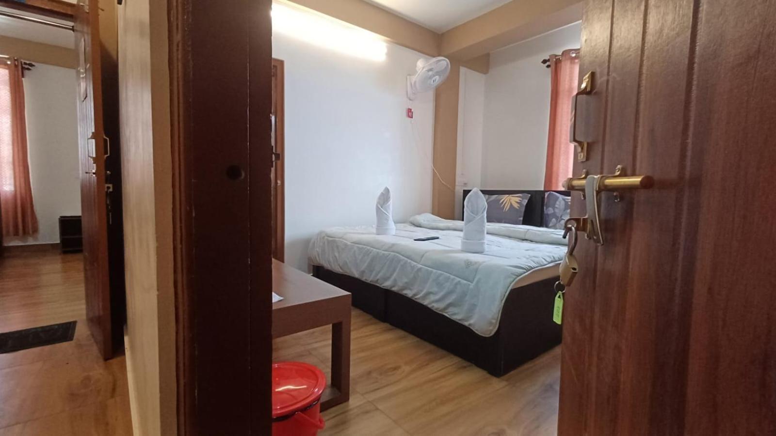 Aroma Inn 실롱 외부 사진